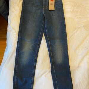 NWT Levi’s high waisted skinny jeans W26